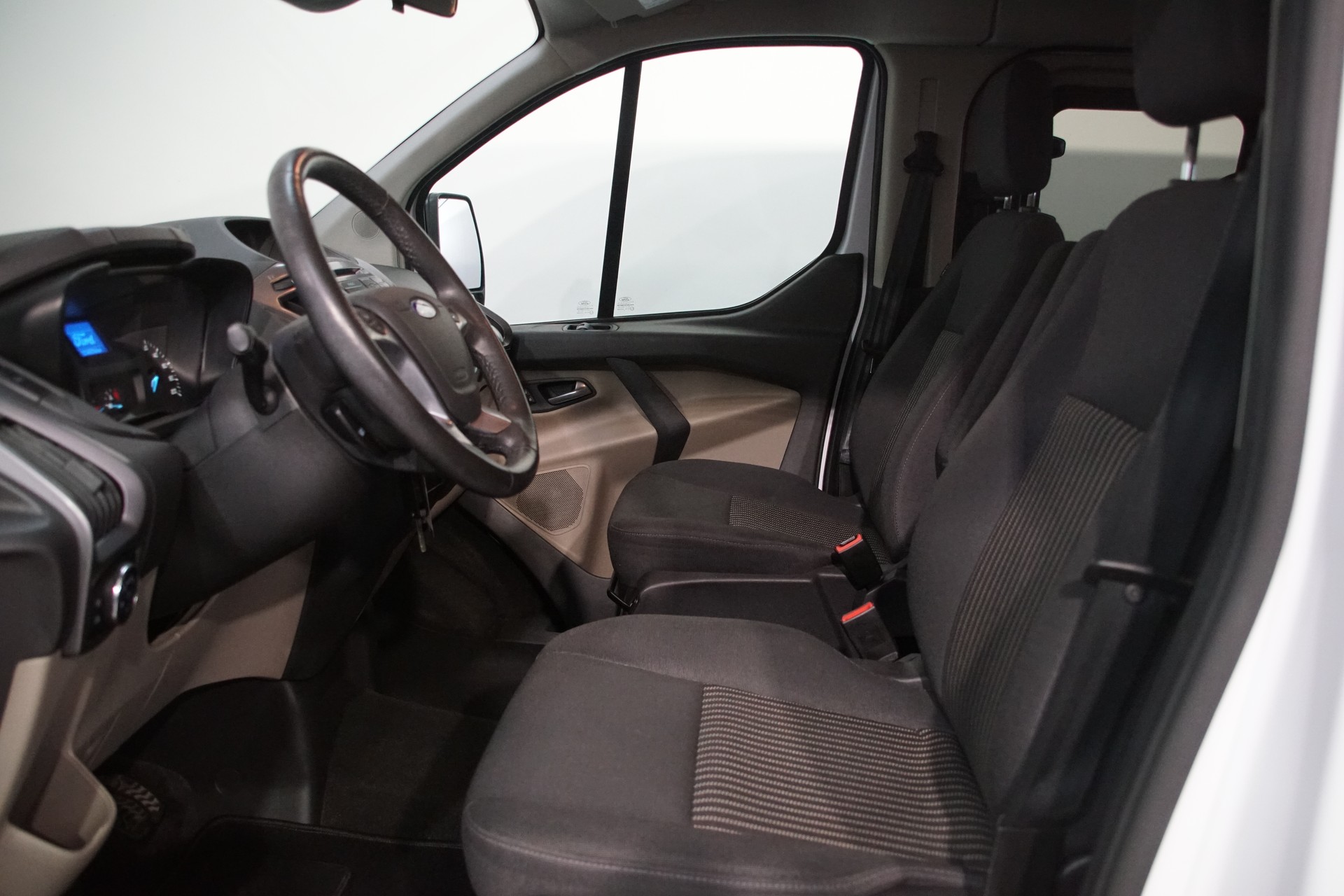 FORD Tourneo Custom 310 L1H1 Trend 8-Plätze -AHK--image-12