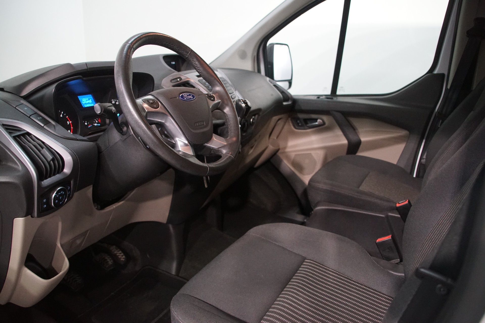 FORD Tourneo Custom 310 L1H1 Trend 8-Plätze -AHK--image-11
