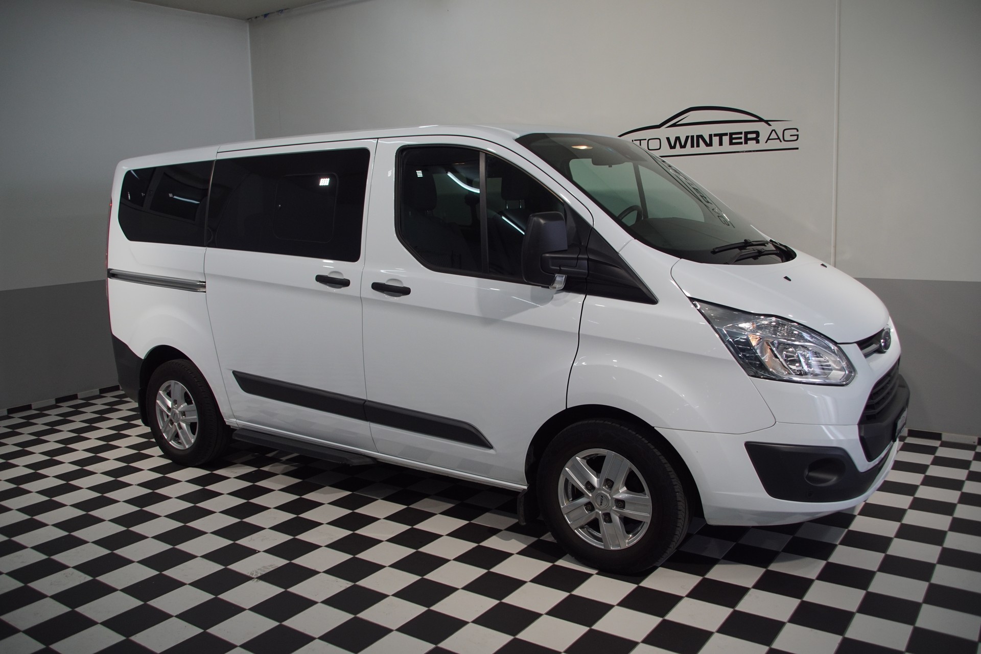 FORD Tourneo Custom 310 L1H1 Trend 8-Plätze -AHK--showroom-element-2