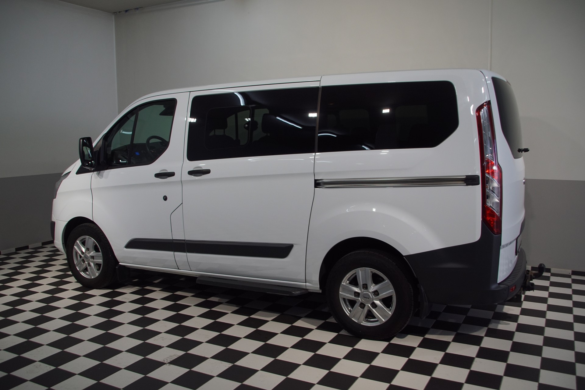 FORD Tourneo Custom 310 L1H1 Trend 8-Plätze -AHK--image-6