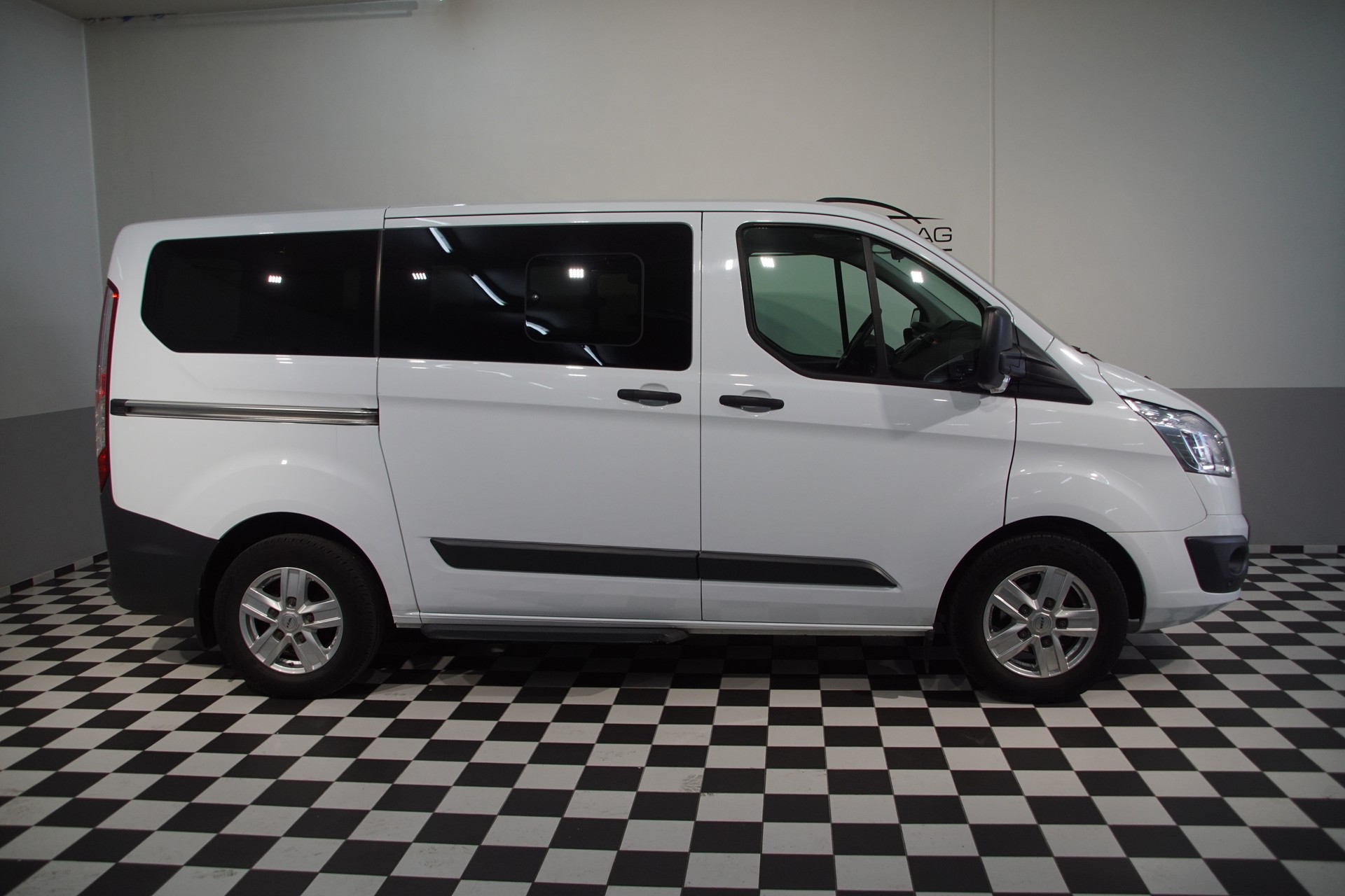FORD Tourneo Custom 310 L1H1 Trend 8-Plätze -AHK--image-4