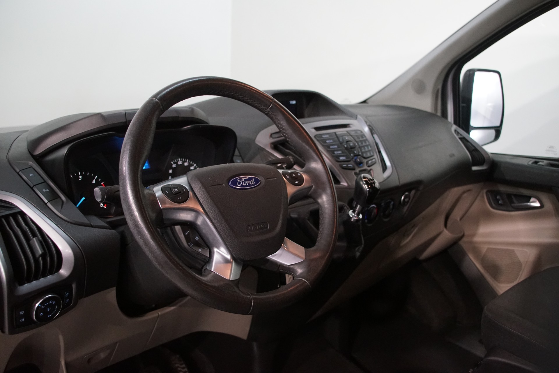 FORD Tourneo Custom 310 L1H1 Trend 8-Plätze -AHK--image-14