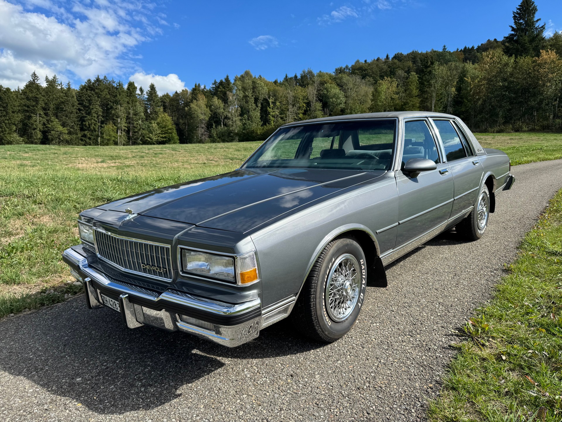 CHEVROLET 5.0 V8 Brougham Sedan