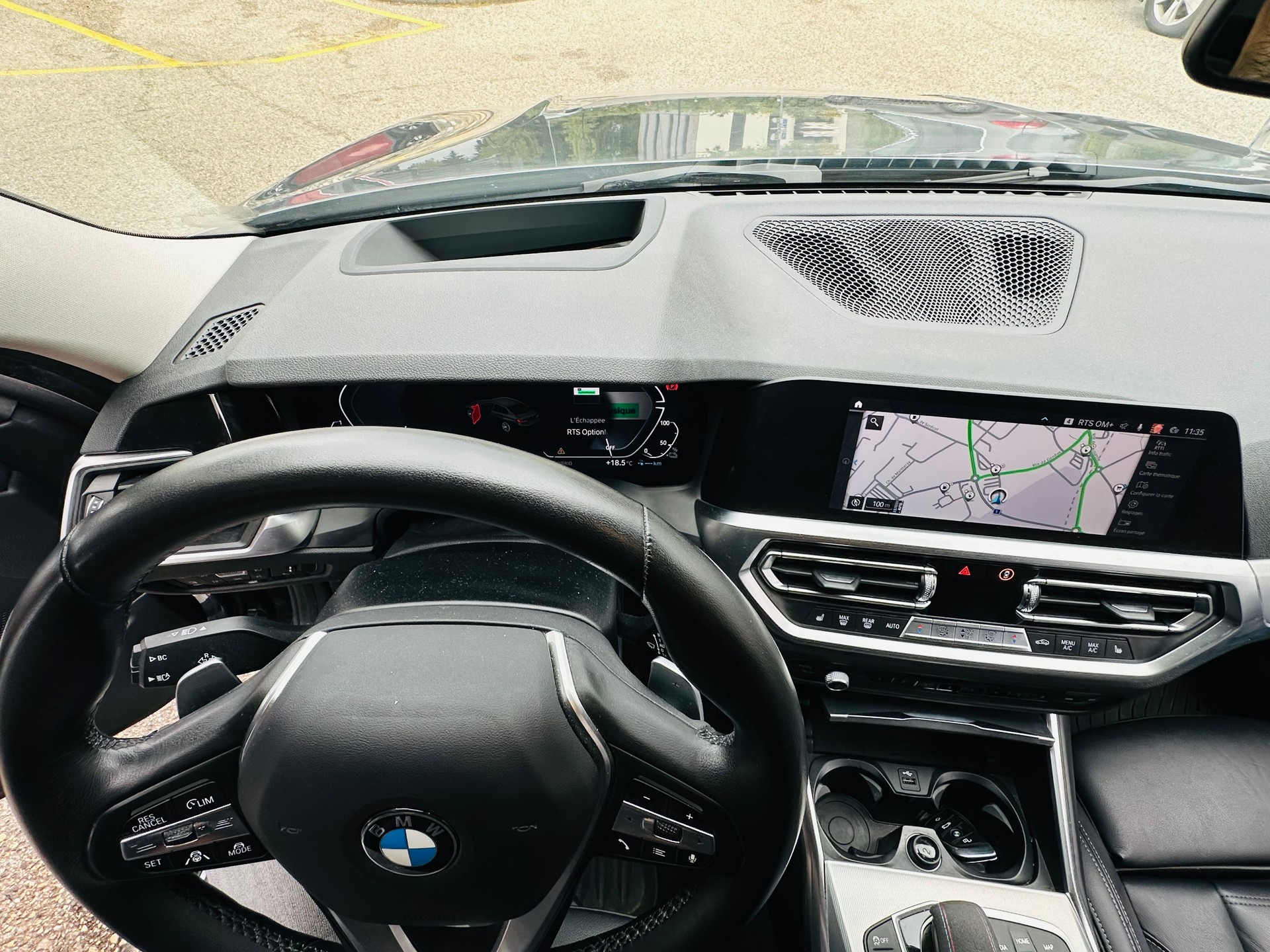 BMW 330e xDrive Steptronic-image-16