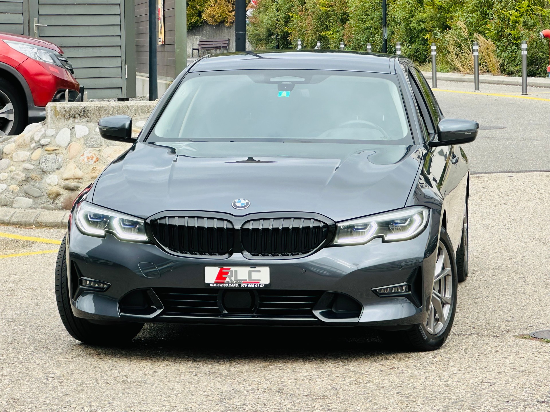 BMW 330e xDrive Steptronic-showroom-element-1