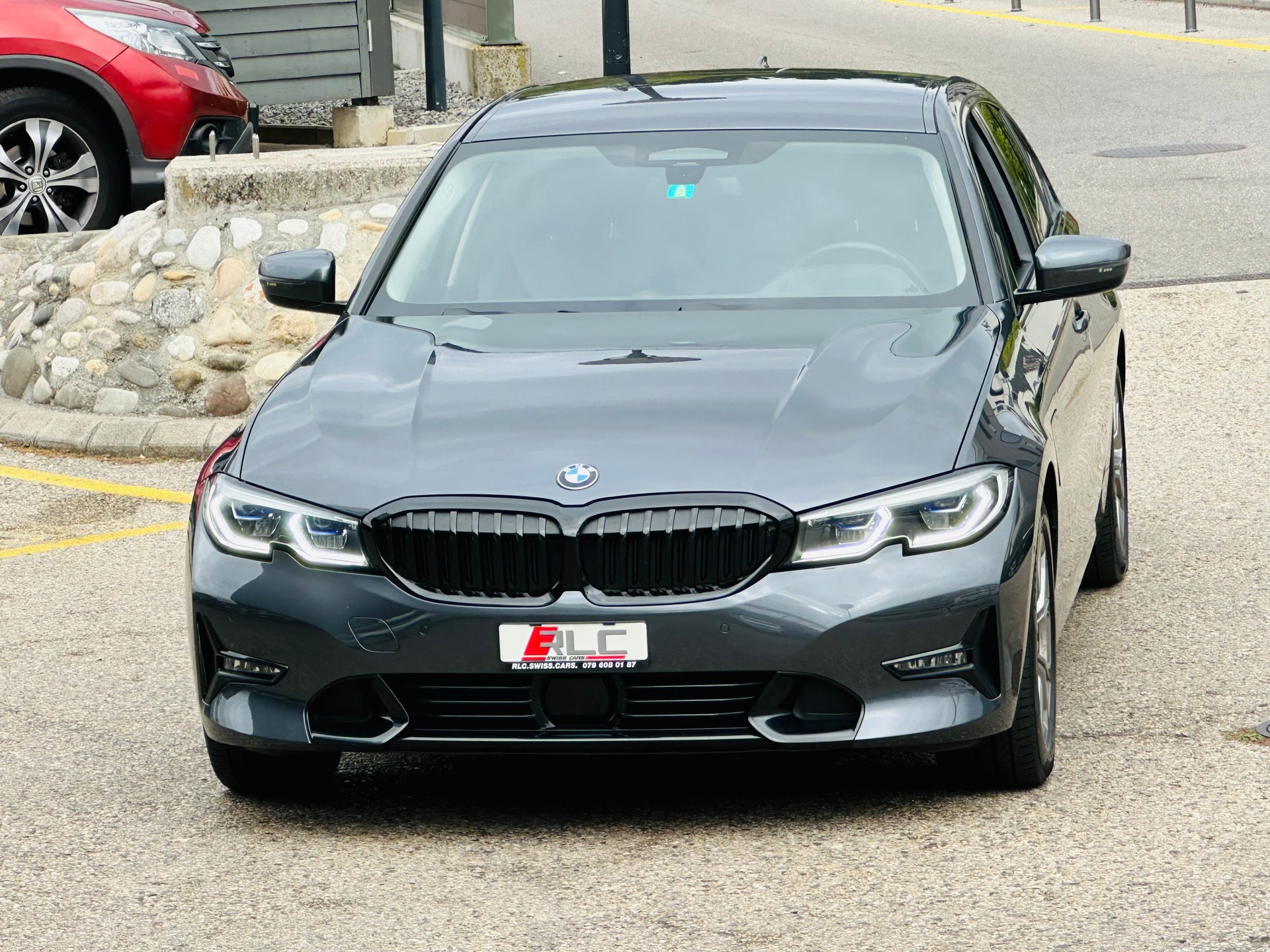 BMW 330e xDrive Steptronic-image-5