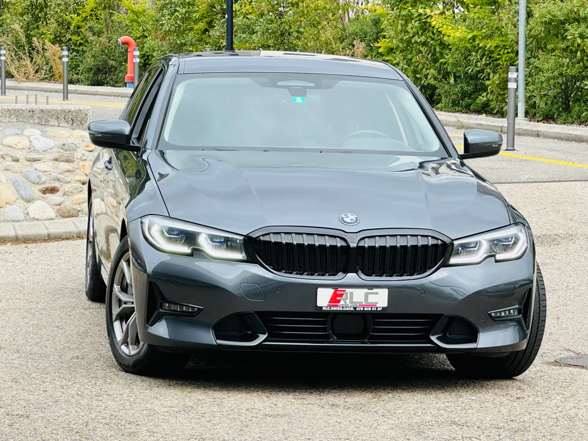 BMW 330e xDrive Steptronic-showroom-element-2
