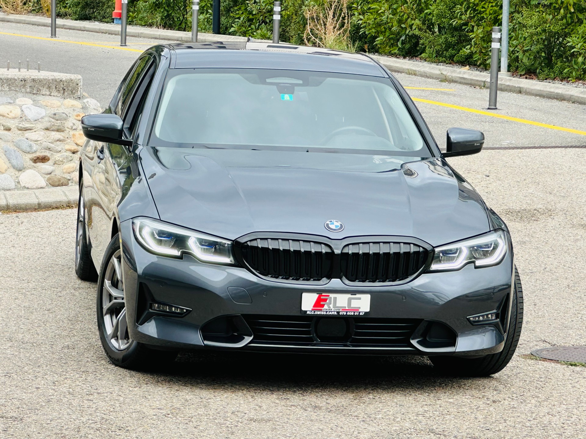 BMW 330e xDrive Steptronic-showroom-element-3