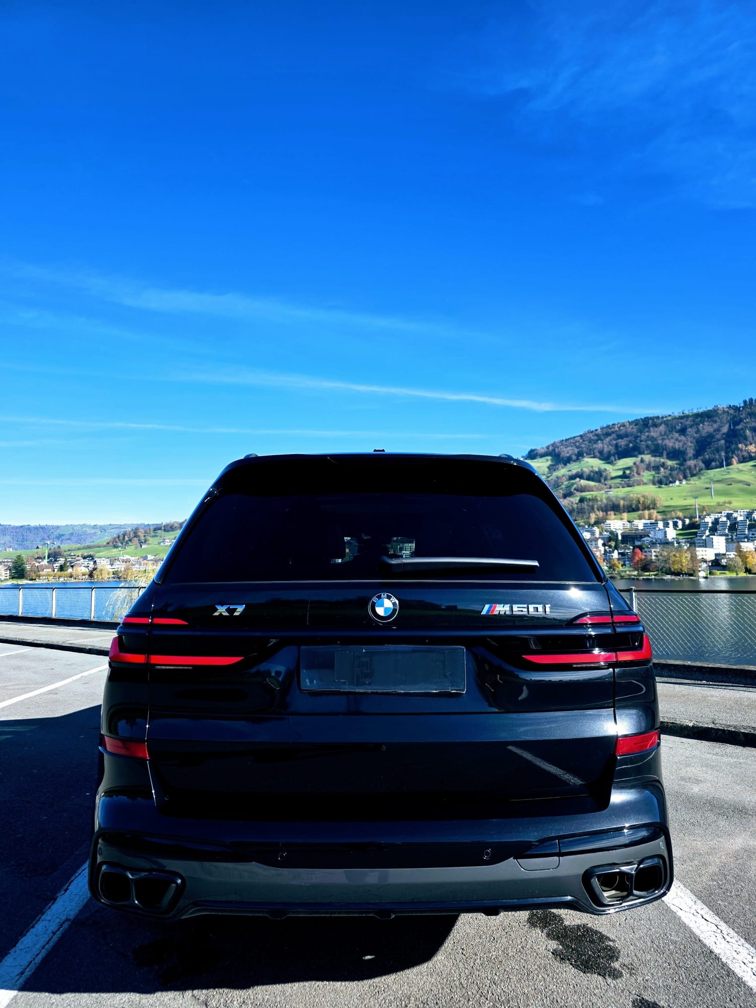 BMW M60i-image-4