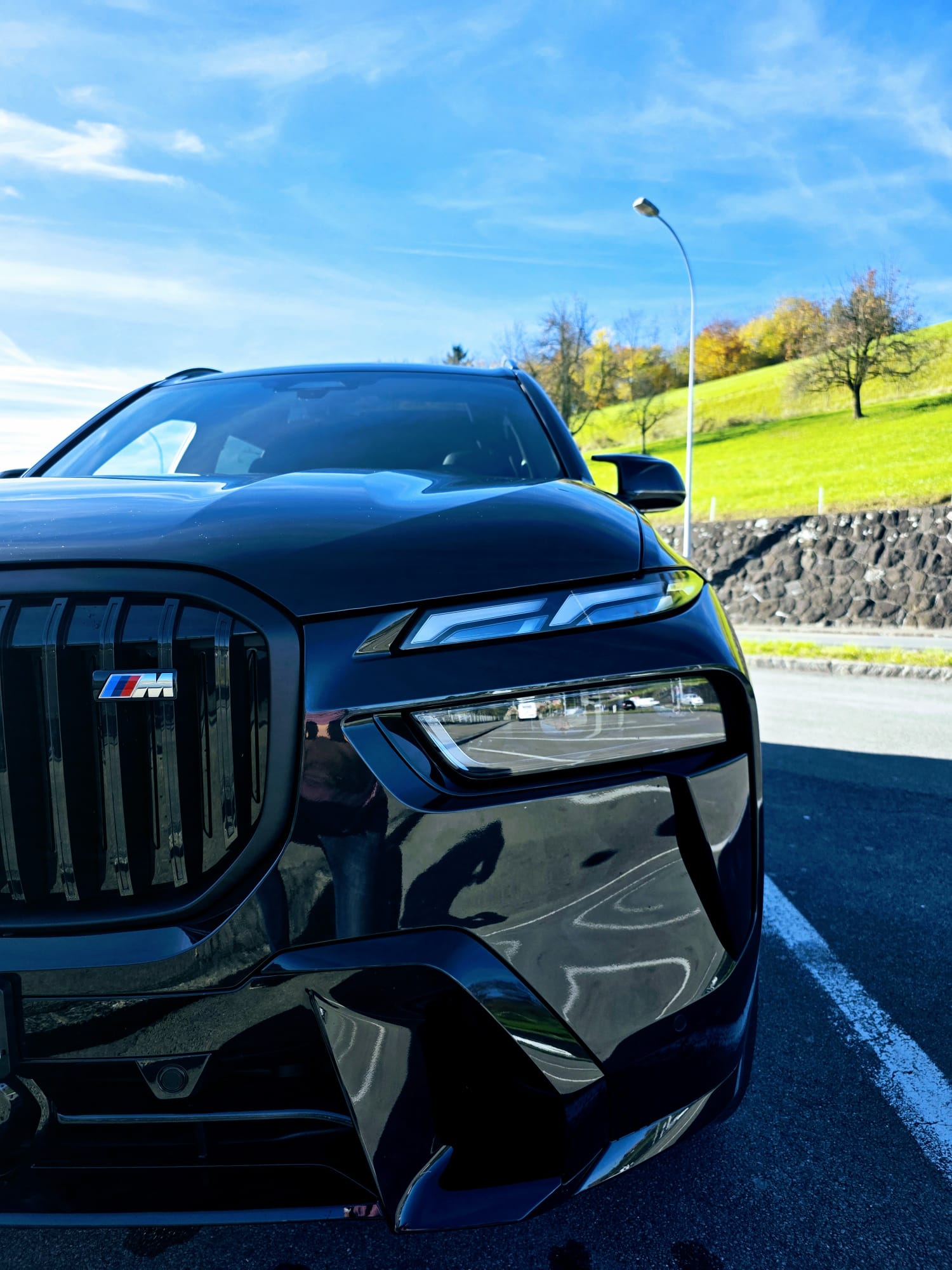 BMW M60i-image-2