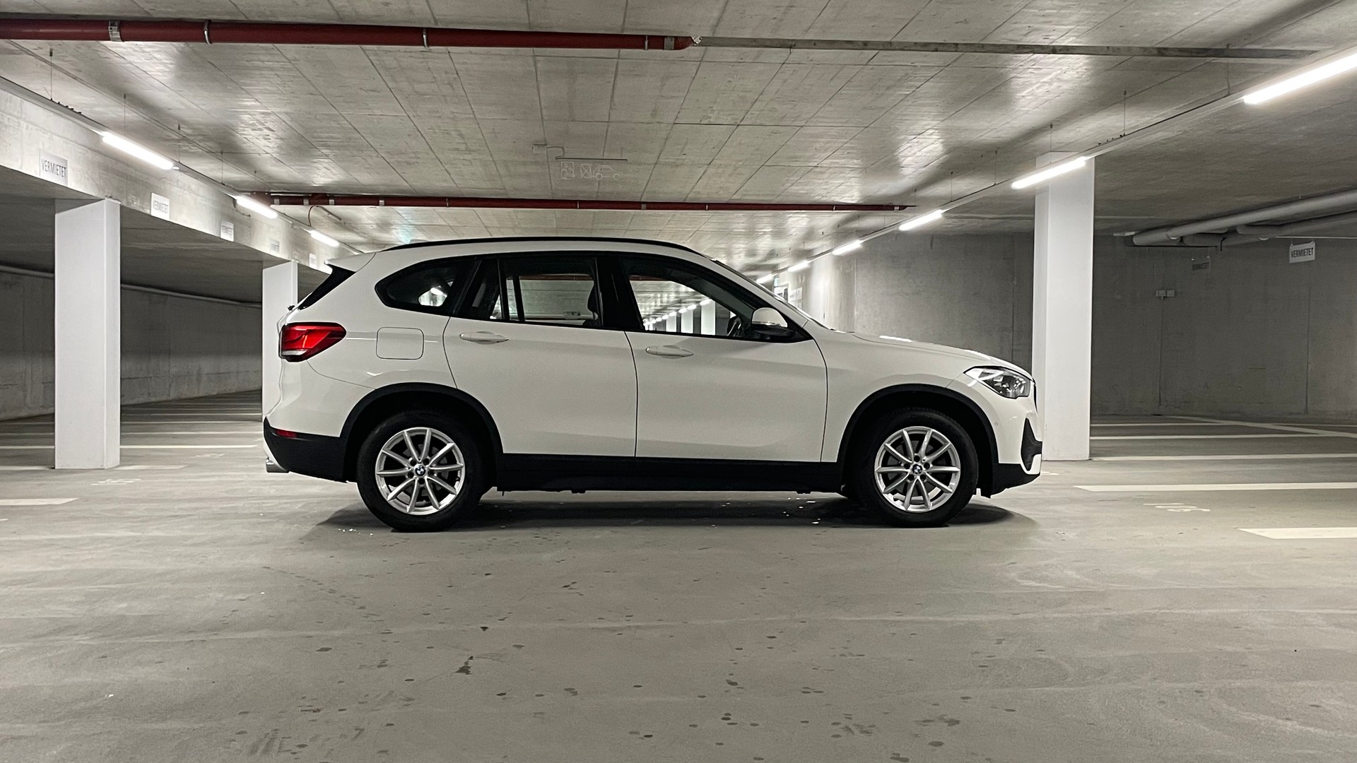 BMW X1 xDrive 18d xLine Steptronic-showroom-element-1