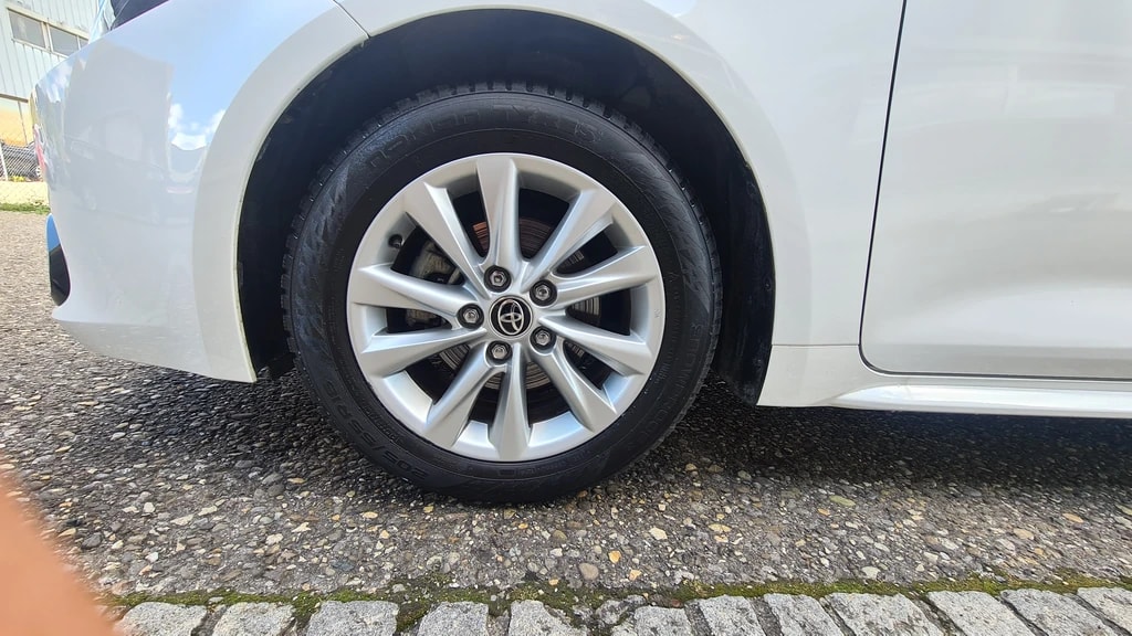 TOYOTA Corolla Touring Sports 1.8 HSD Comfort e-CVT ** 140 PS ** 15Jahre oder 250000 KM Garantie ** Gr-Navi mit Touchscreen **-image-12