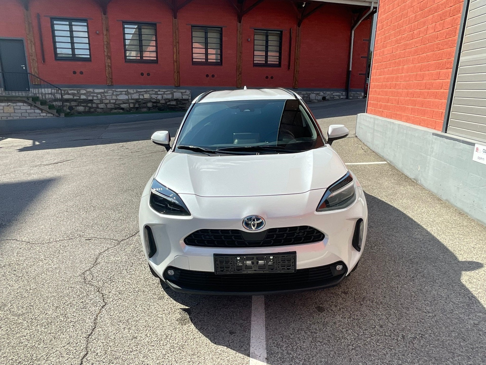 TOYOTA Yaris Cross 1.5 Comfort e-CVT-image-3