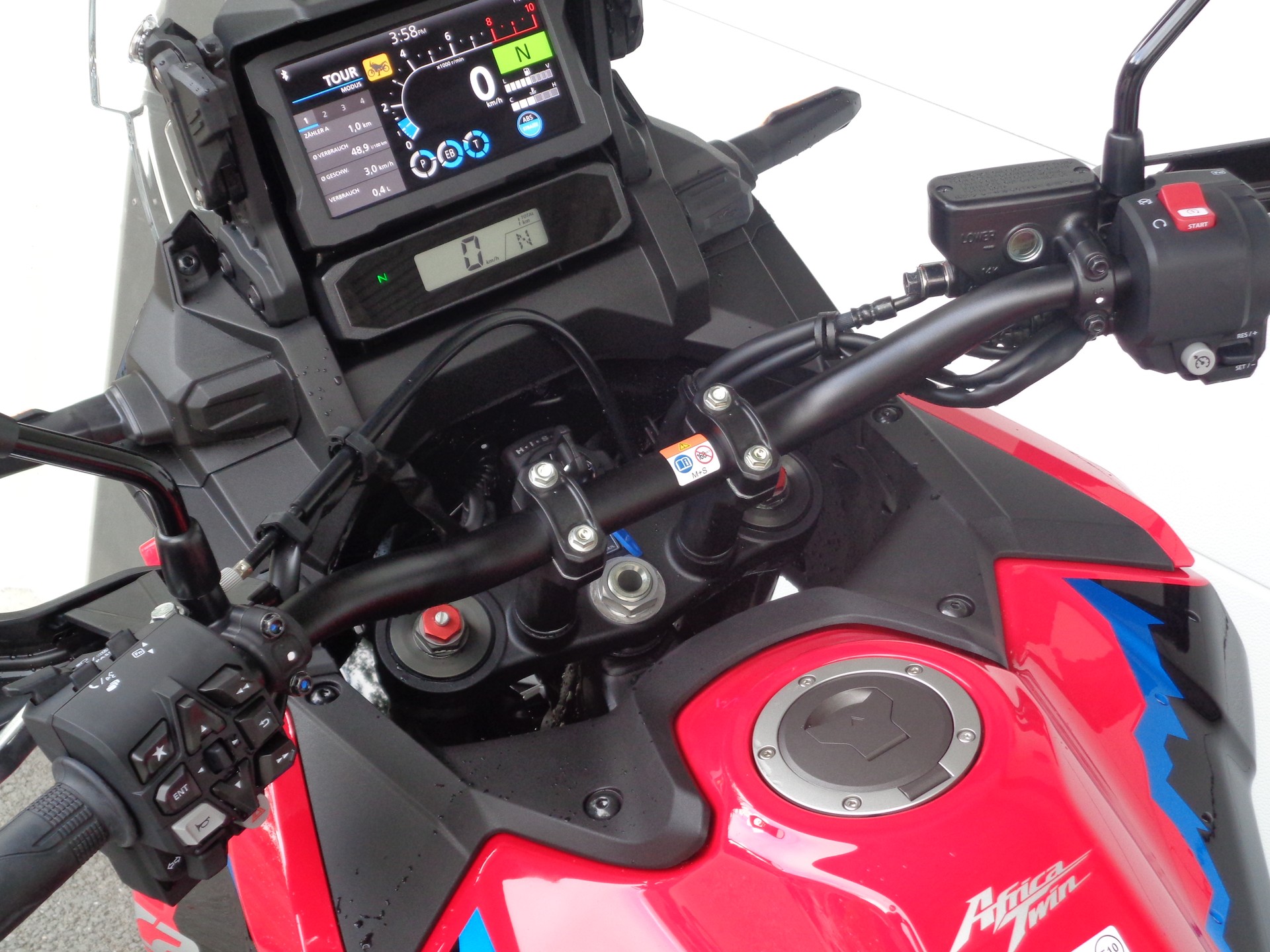 HONDA CRF 1100 Africa Twin-image-14