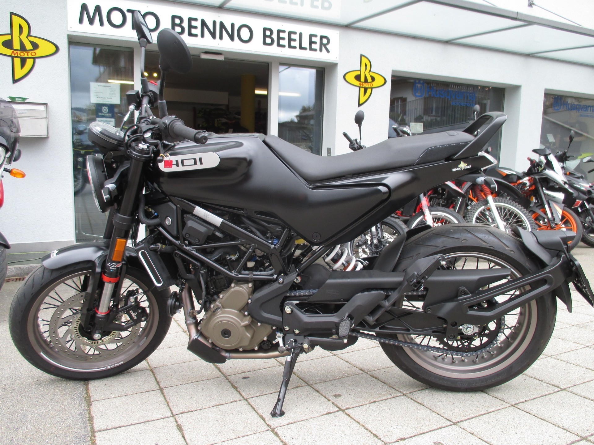 HUSQVARNA Svartpilen 401 2022-image-0