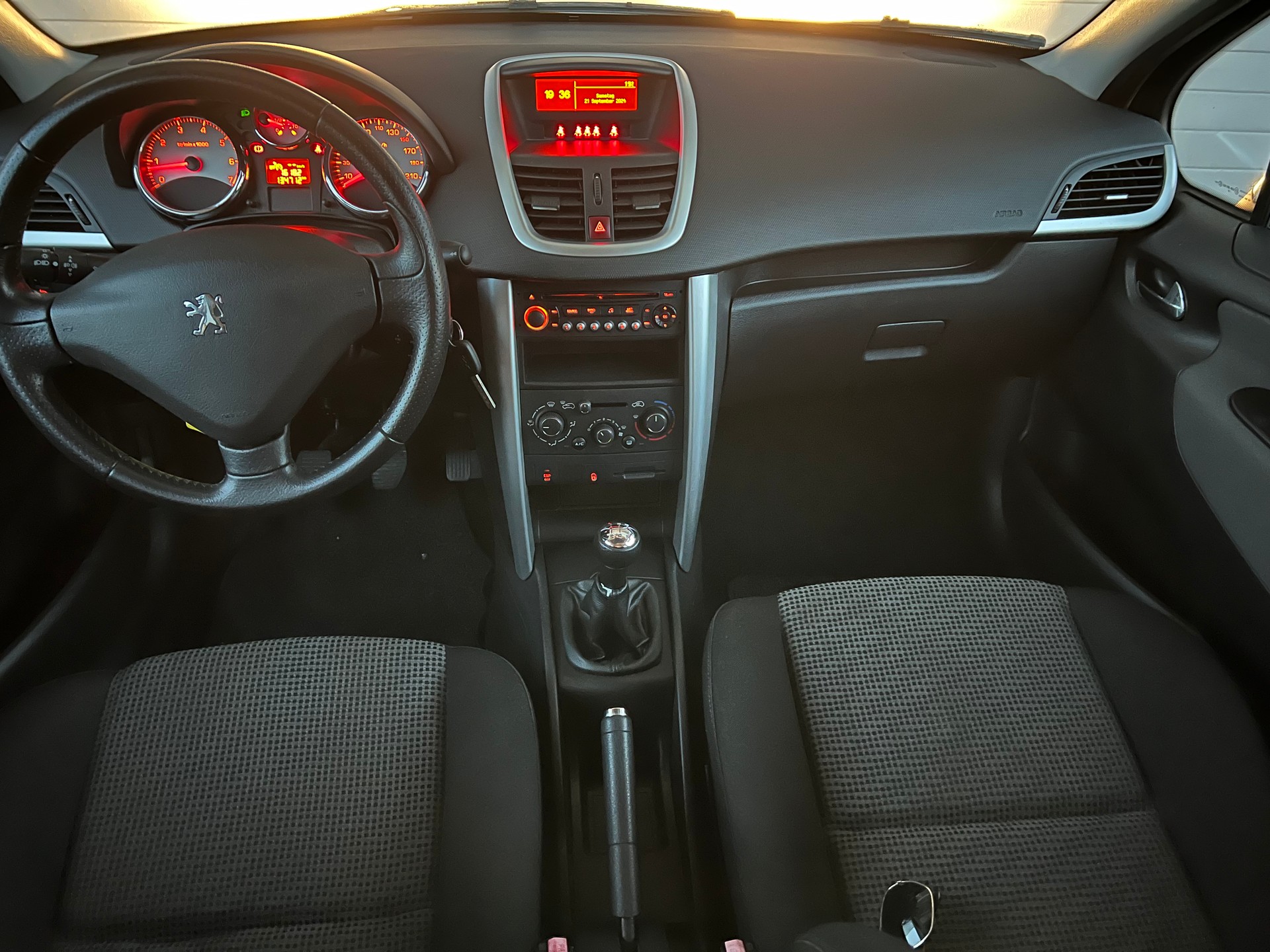 PEUGEOT 207 1.6 16V Sport-image-5