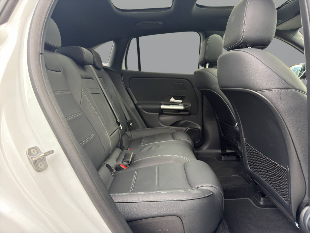 MERCEDES-BENZ EQA 300 4MATIC-image-12