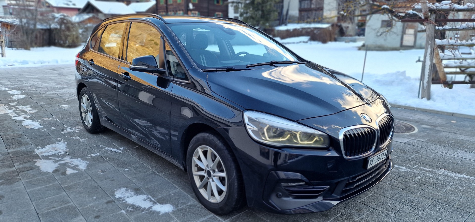 BMW 218d xDrive Active Tourer Steptronic Sport Line-image-3
