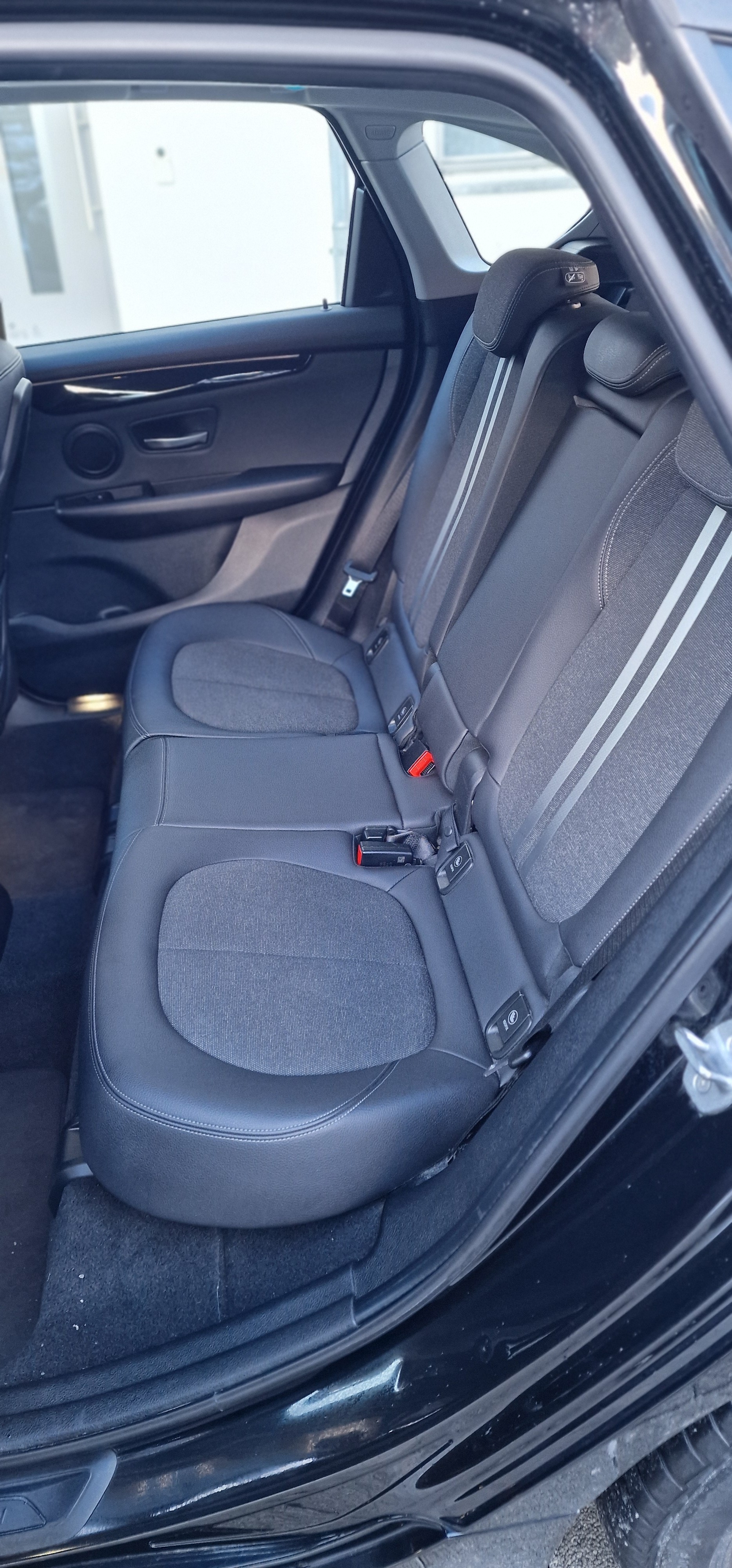 BMW 218d xDrive Active Tourer Steptronic Sport Line-image-18