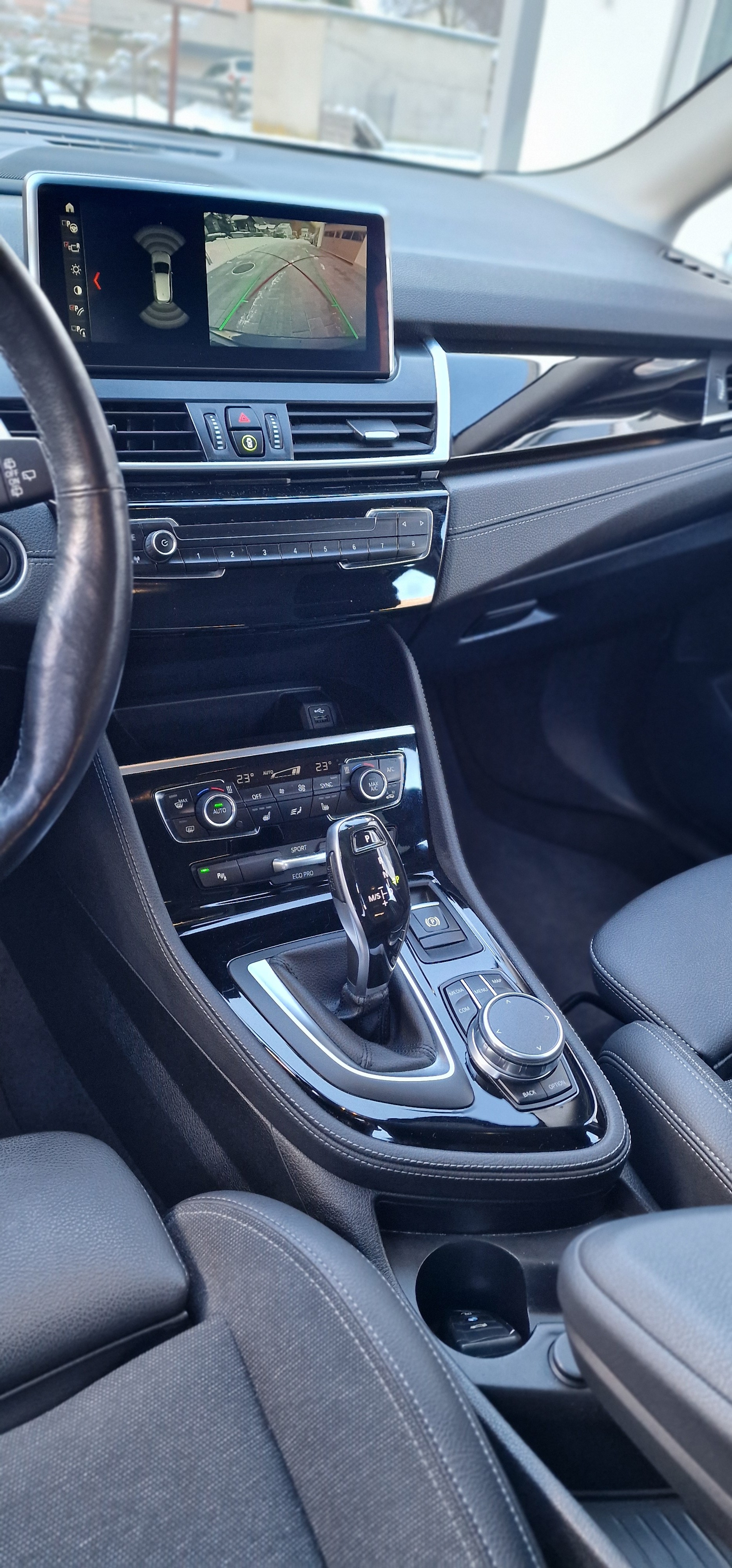 BMW 218d xDrive Active Tourer Steptronic Sport Line-image-13