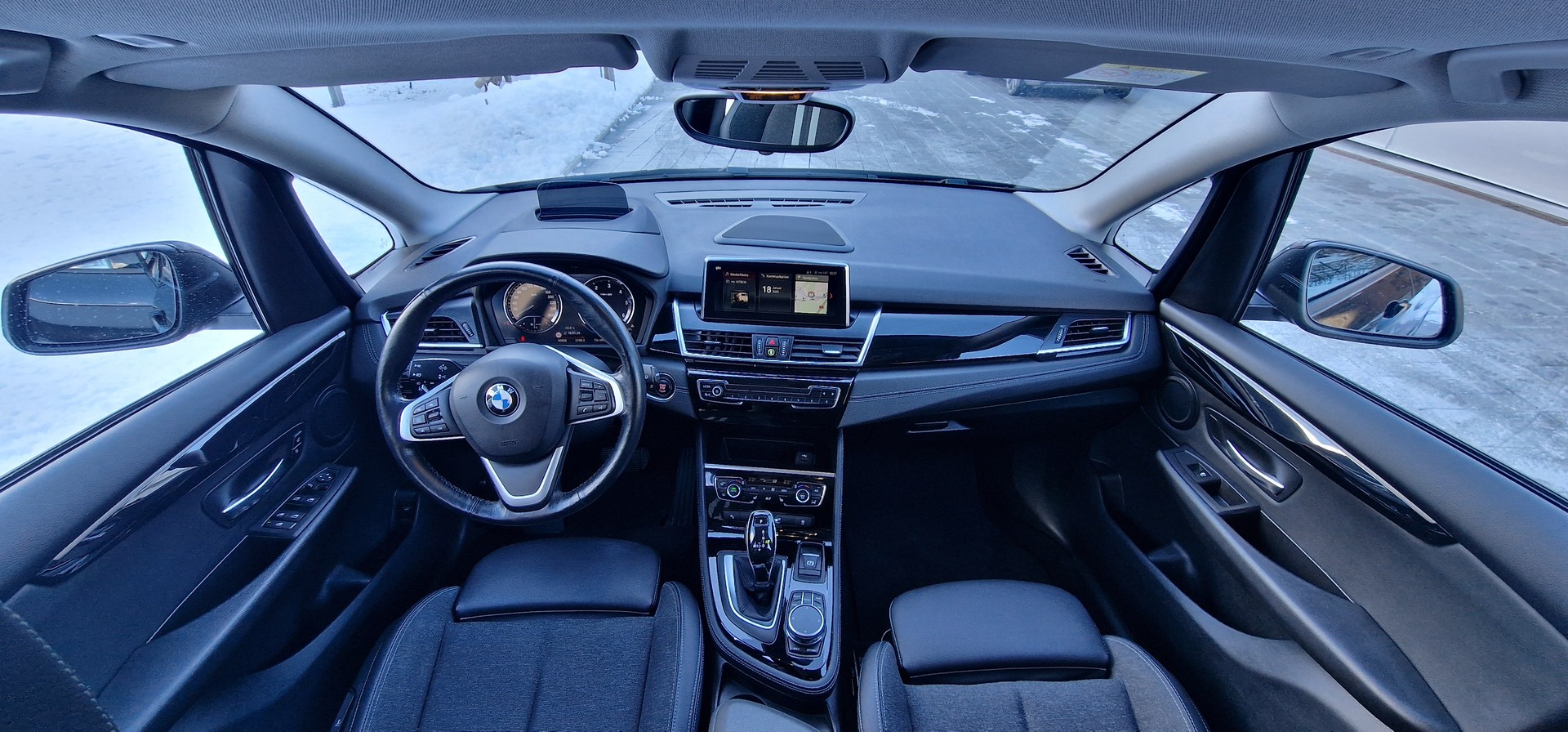 BMW 218d xDrive Active Tourer Steptronic Sport Line-image-9