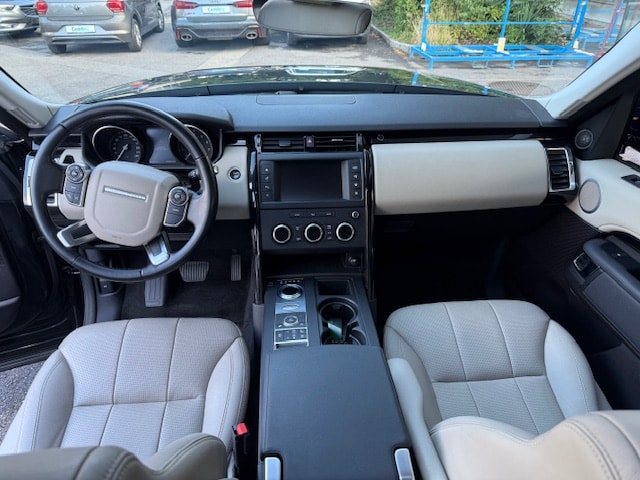 LAND ROVER Discovery 3.0 Si6 SE Automatic-image-11