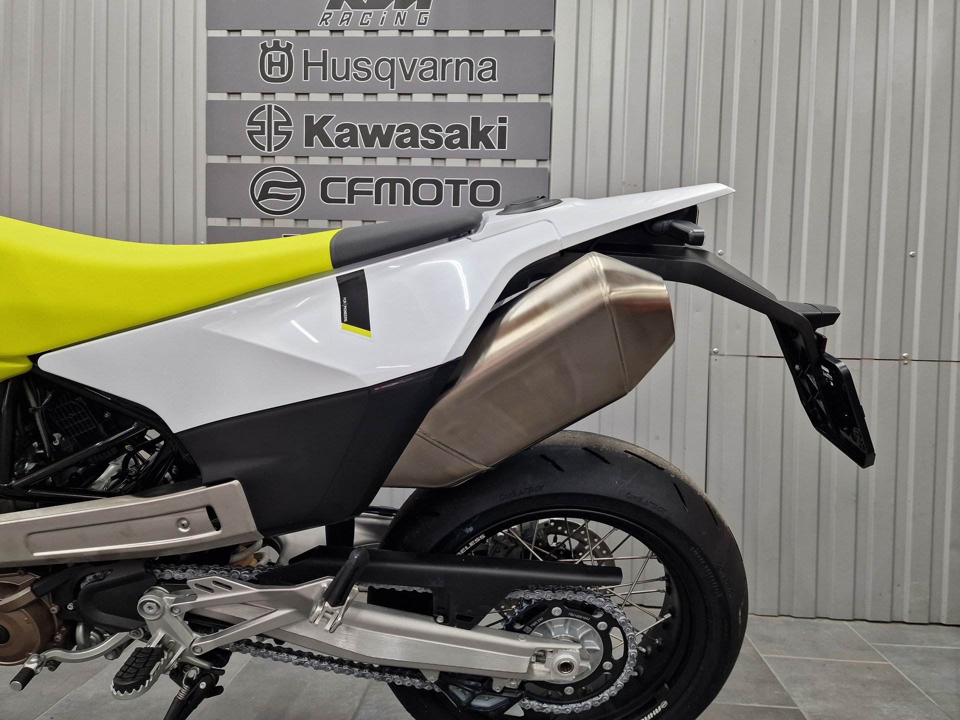HUSQVARNA 701 Supermoto (35kW)-image-6