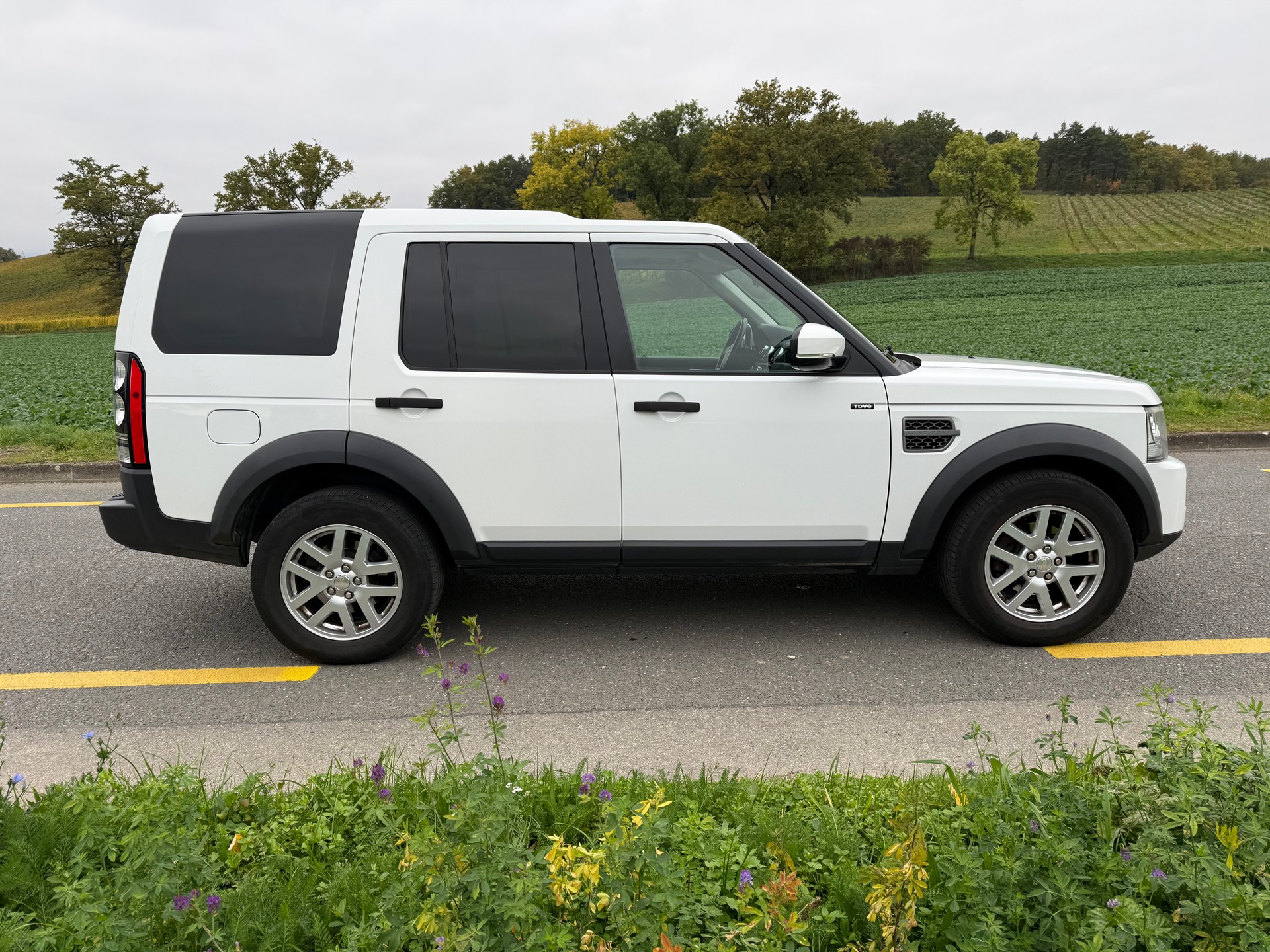 LAND ROVER Discovery 3.0 SDV6 SE Origine Suisse.-Non fumeur.-Services suivi régulier expertisé du jour. garantie 12 mois-image-7