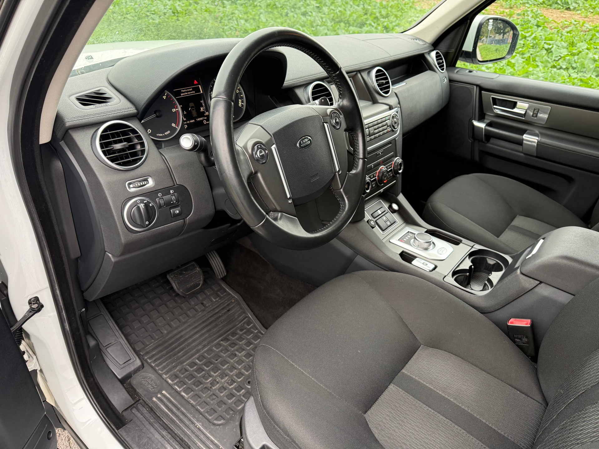 LAND ROVER Discovery 3.0 SDV6 SE Origine Suisse.-Non fumeur.-Services suivi régulier expertisé du jour. garantie 12 mois-image-11