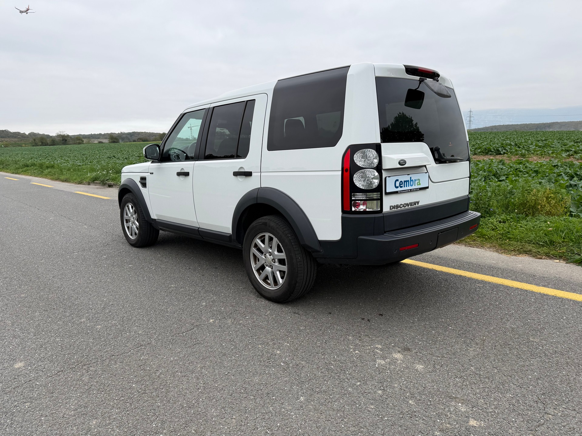 LAND ROVER Discovery 3.0 SDV6 SE Origine Suisse.-Non fumeur.-Services suivi régulier expertisé du jour. garantie 12 mois-image-4