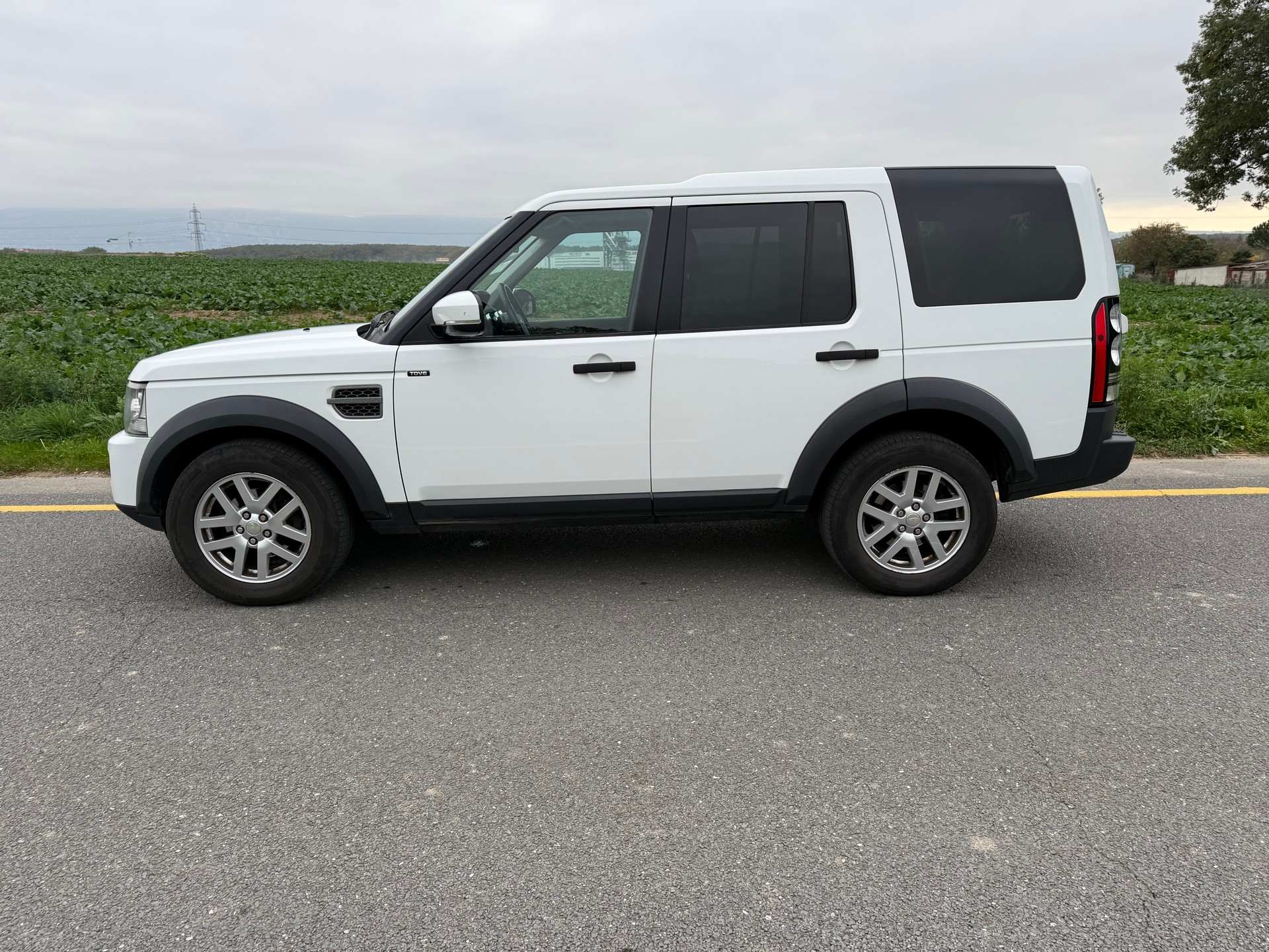 LAND ROVER Discovery 3.0 SDV6 SE Origine Suisse.-Non fumeur.-Services suivi régulier expertisé du jour. garantie 12 mois-image-6