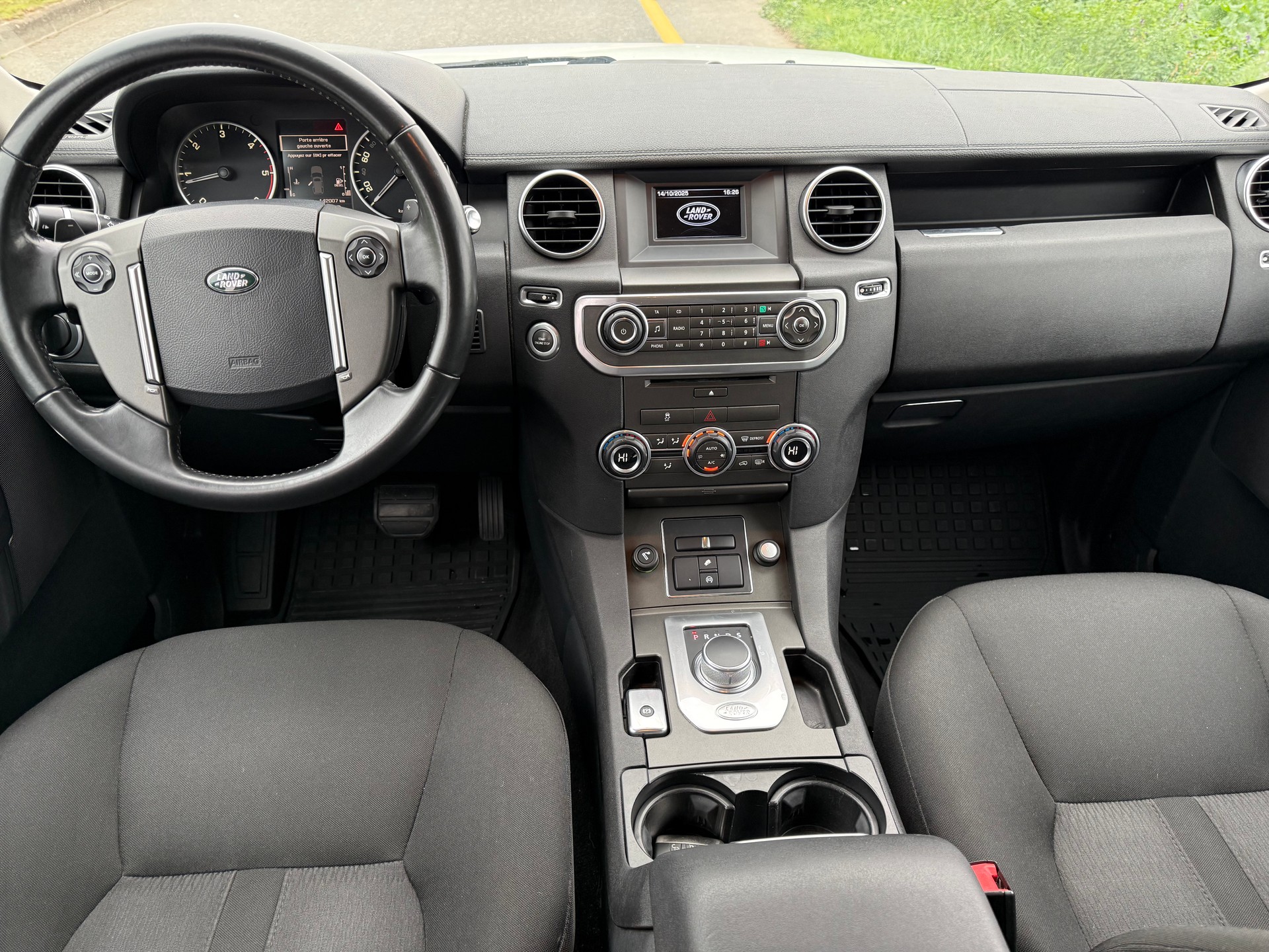 LAND ROVER Discovery 3.0 SDV6 SE Origine Suisse.-Non fumeur.-Services suivi régulier expertisé du jour. garantie 12 mois-image-8