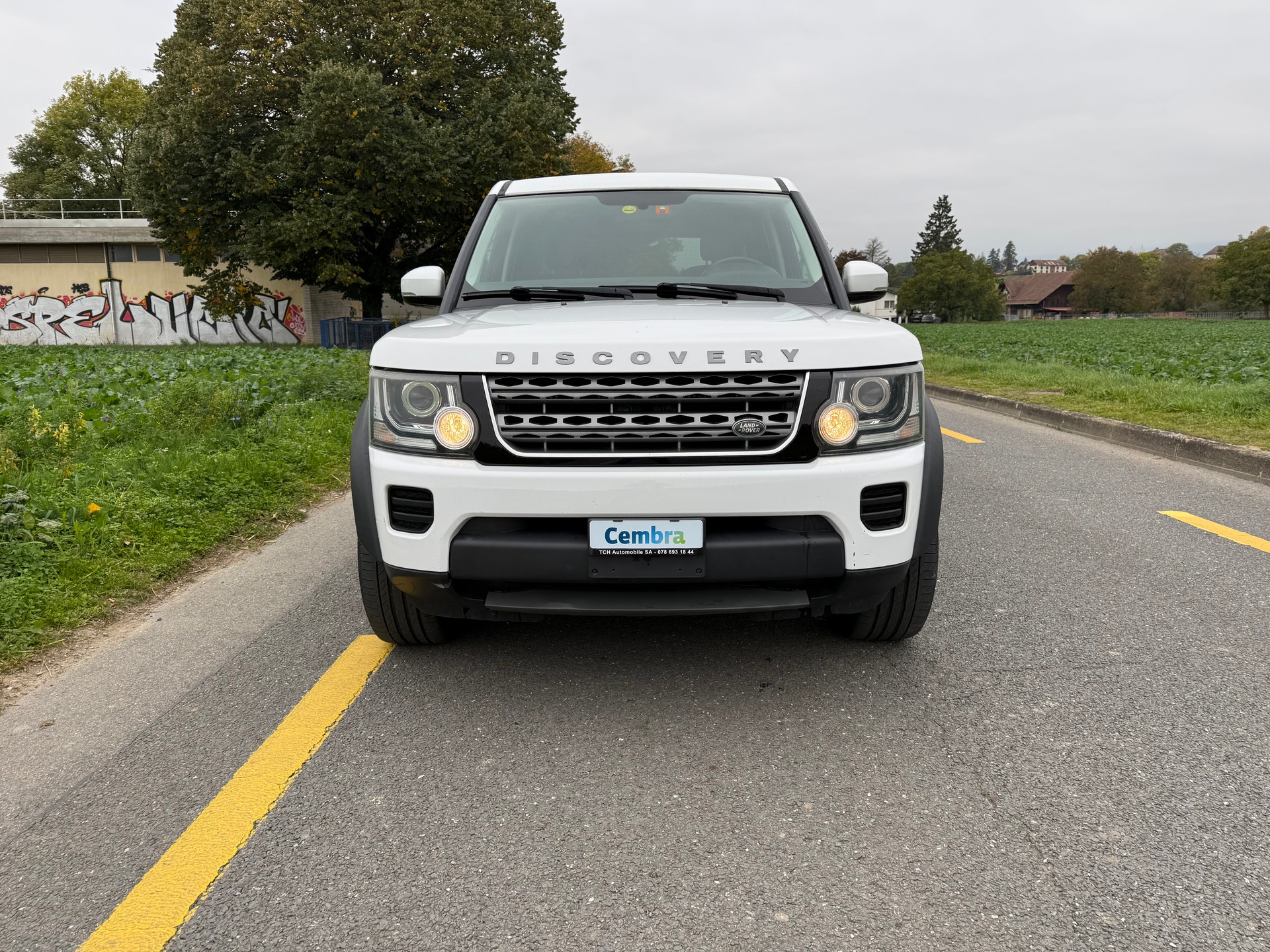 LAND ROVER Discovery 3.0 SDV6 SE Origine Suisse.-Non fumeur.-Services suivi régulier expertisé du jour. garantie 12 mois-image-2