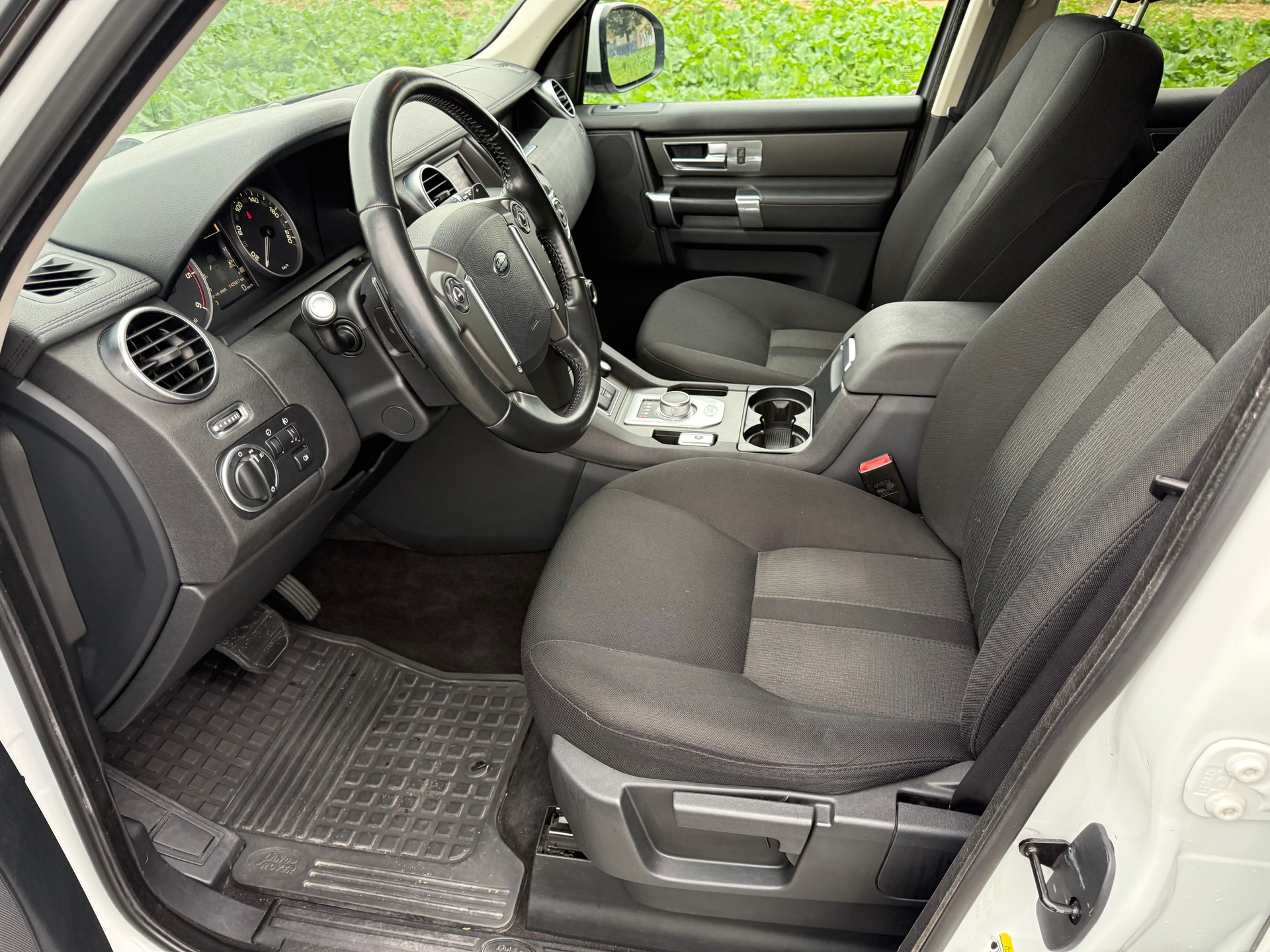 LAND ROVER Discovery 3.0 SDV6 SE Origine Suisse.-Non fumeur.-Services suivi régulier expertisé du jour. garantie 12 mois-image-12