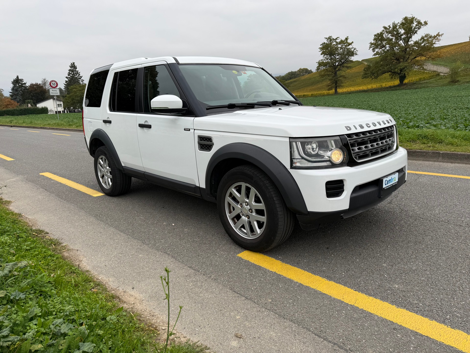 LAND ROVER Discovery 3.0 SDV6 SE Origine Suisse.-Non fumeur.-Services suivi régulier expertisé du jour. garantie 12 mois-image-1