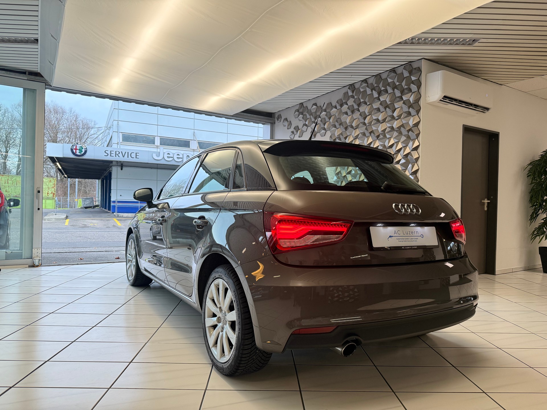 AUDI A1 Sportback 1.0 TFSI Sport-showroom-element-1
