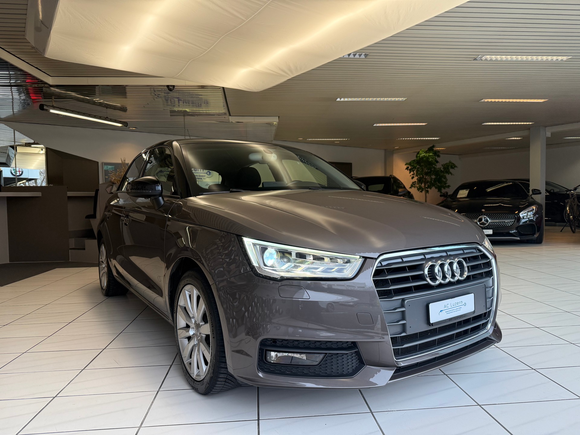 AUDI A1 Sportback 1.0 TFSI Sport-showroom-element-3