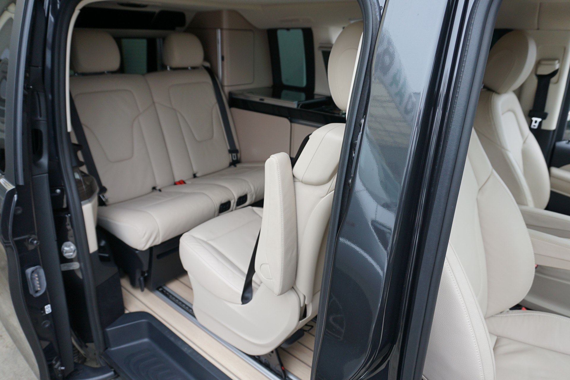 MERCEDES-BENZ Marco Polo 300 d 4Matic Automat 239PS 5-Plätzer !! "aus erster Hand"-image-26
