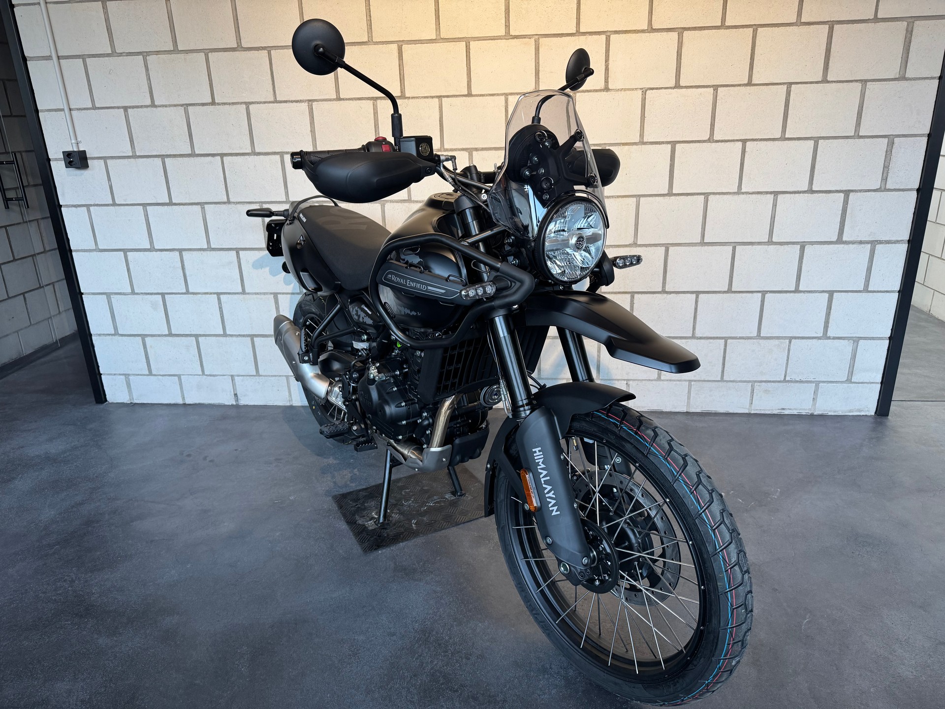 ROYAL ENFIELD Himalayan 452 Mana Black-image-1