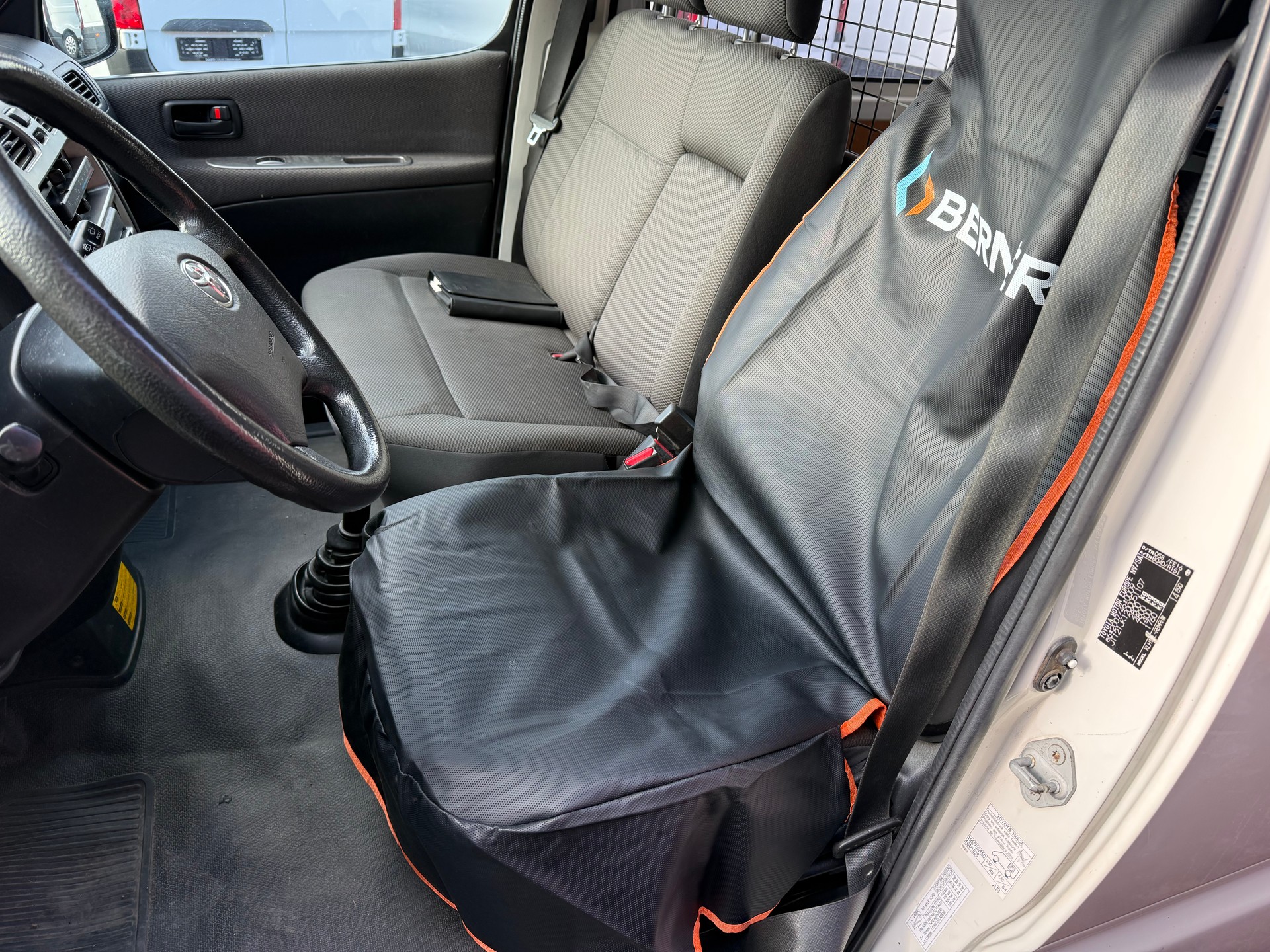 TOYOTA Hiace D-4D Van SWB-image-5