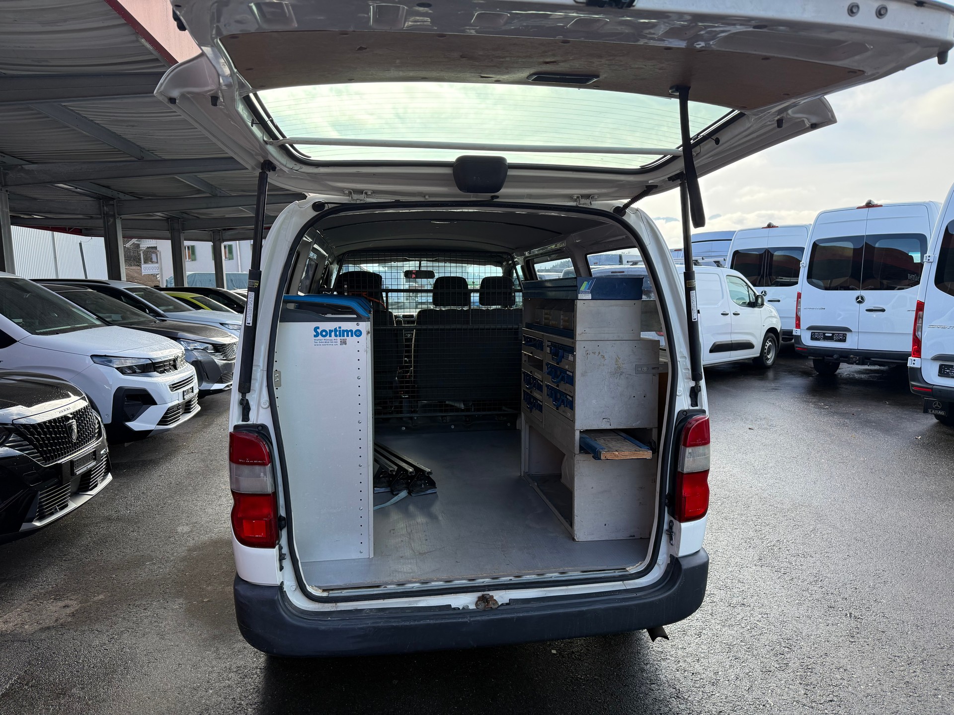 TOYOTA Hiace D-4D Van SWB-image-2