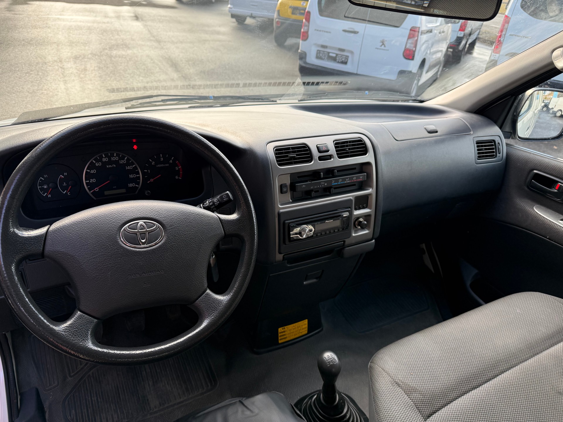 TOYOTA Hiace D-4D Van SWB-image-3