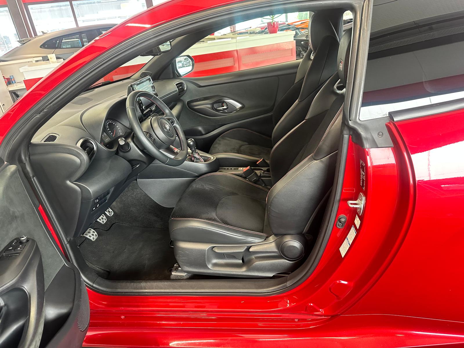 TOYOTA Yaris 1.6 GR Sport-image-8