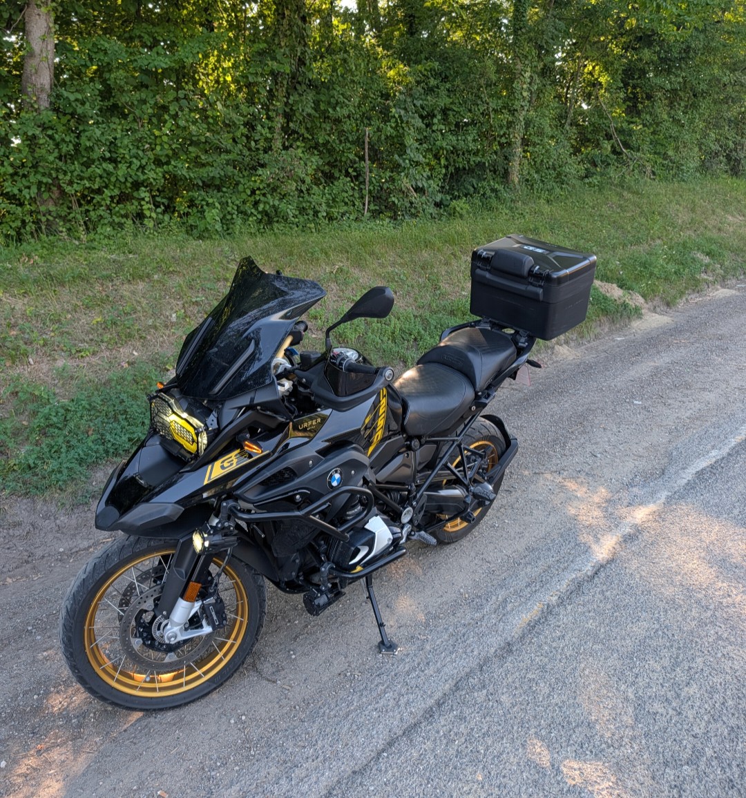 BMW R 1250 GS-image-0