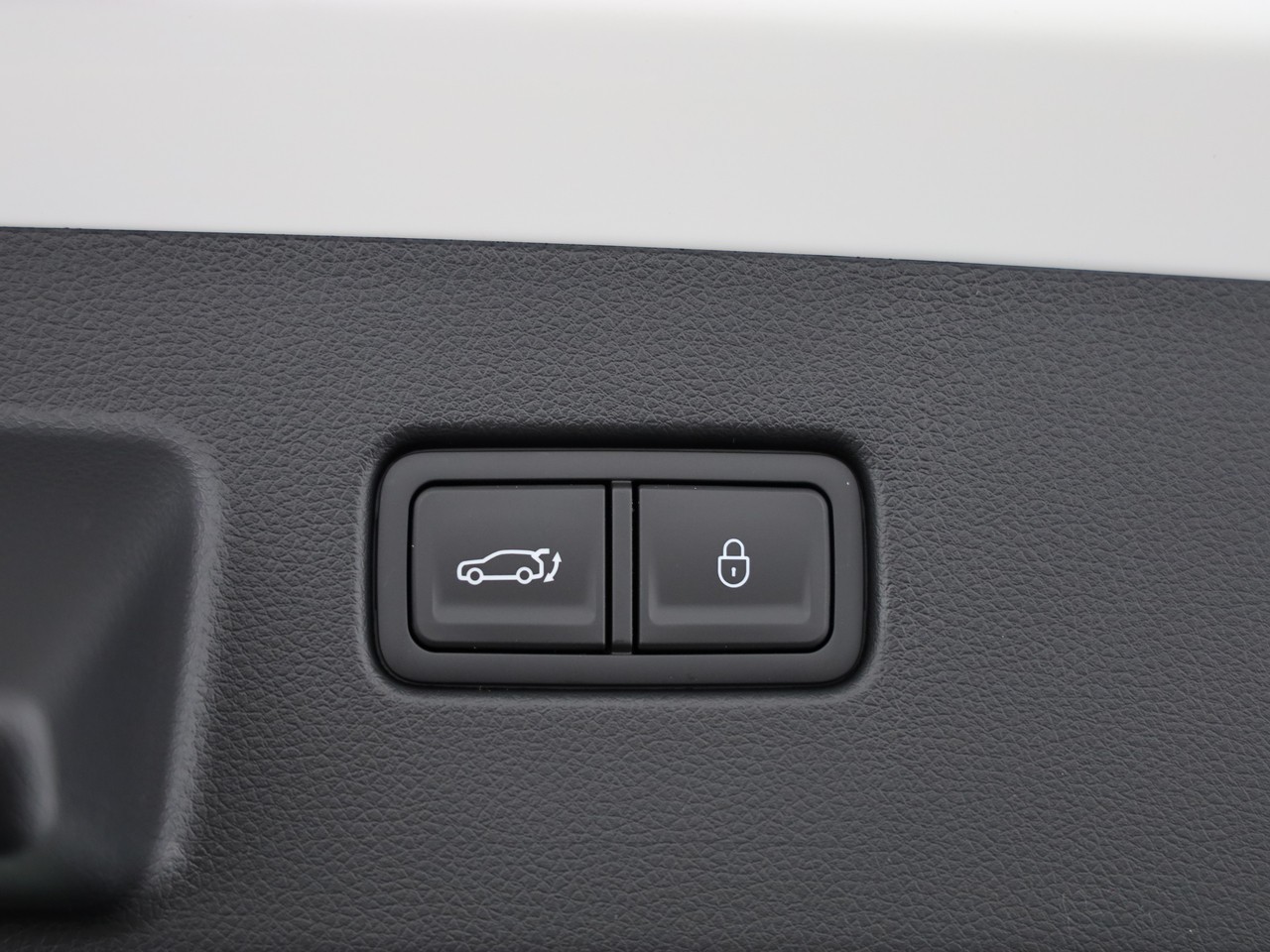 GENESIS GV60 77.4 kWh Sport AWD-image-14