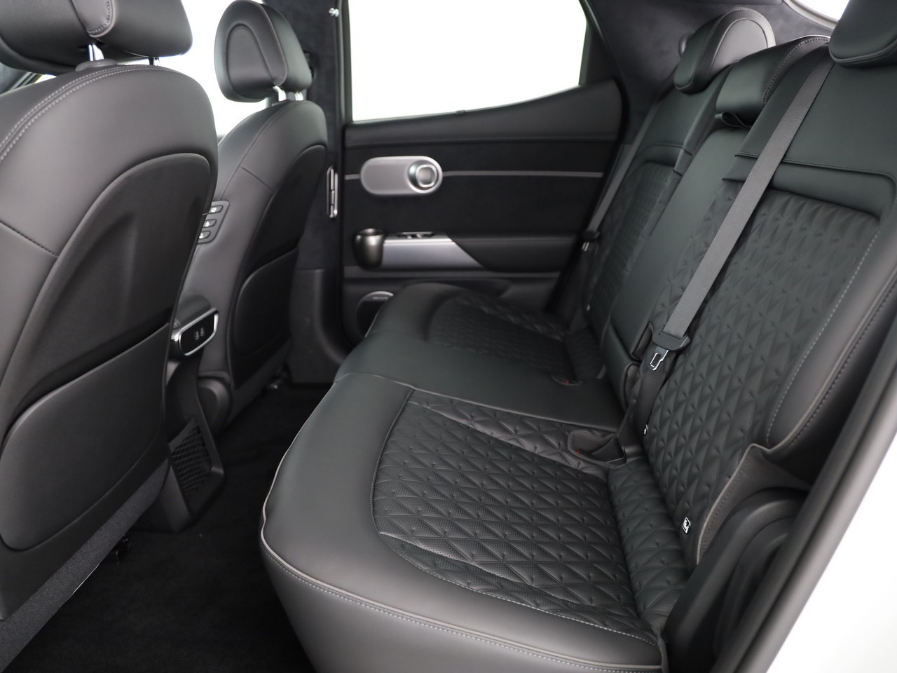 GENESIS GV60 77.4 kWh Sport AWD-image-4