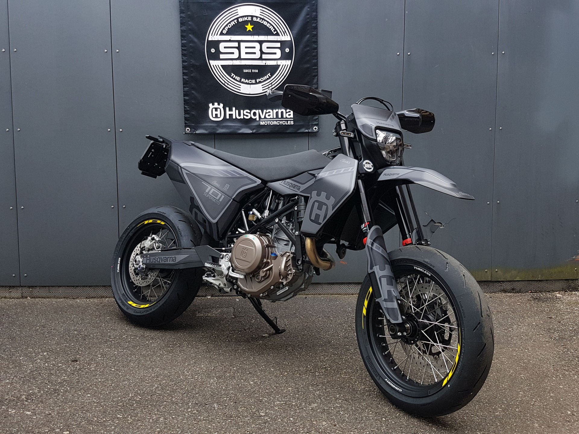 HUSQVARNA 701 Supermoto-image-2