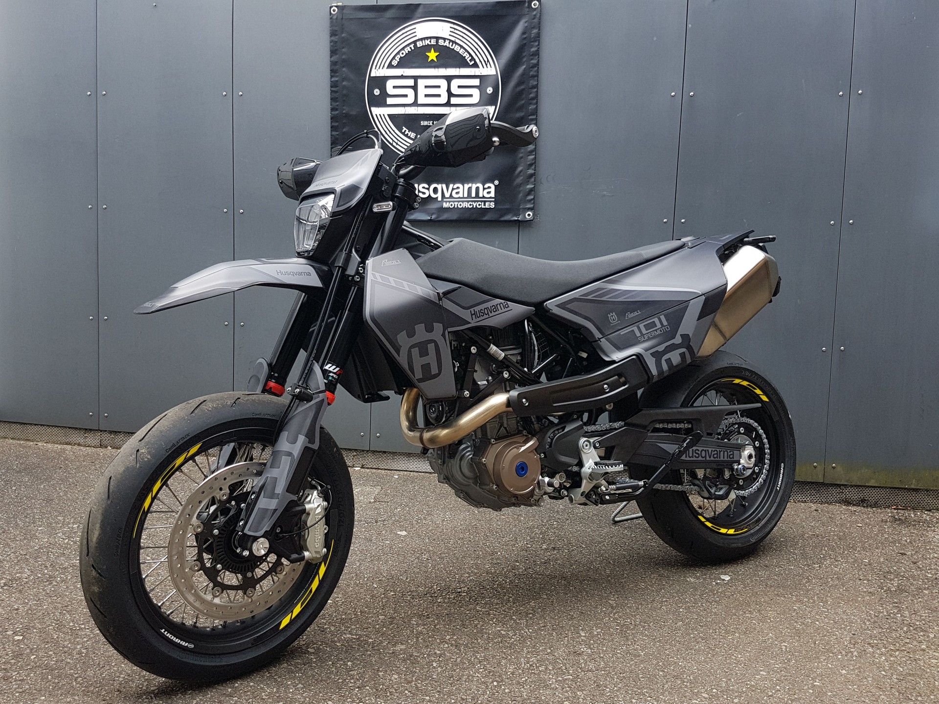 HUSQVARNA 701 Supermoto-image-1