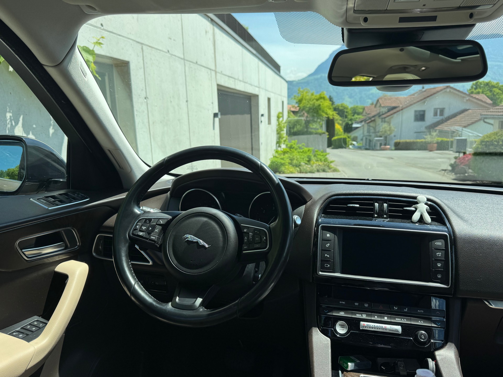 JAGUAR 3.0 V6 D 90YRS Celebration Edition AWD-image-5