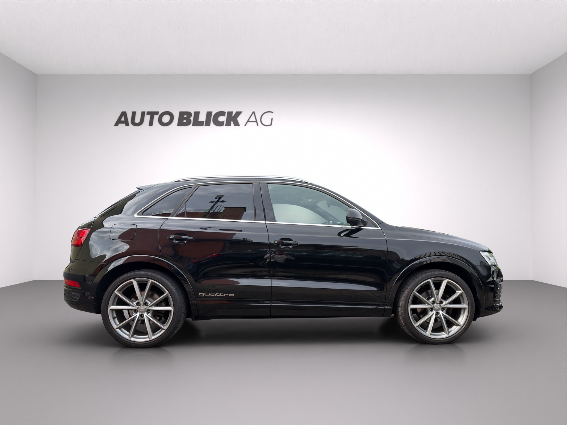 AUDI Q3 2.0 TDI S-Line sport quattro S-tronic-showroom-element-3